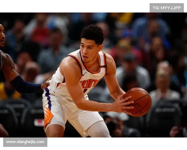 布克在比赛中展现出的团队合作与领导能力对胜利的关键作用分析